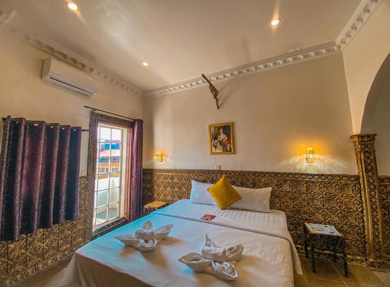 Le Casablanca Hotel Phnom Penh Exteriör bild