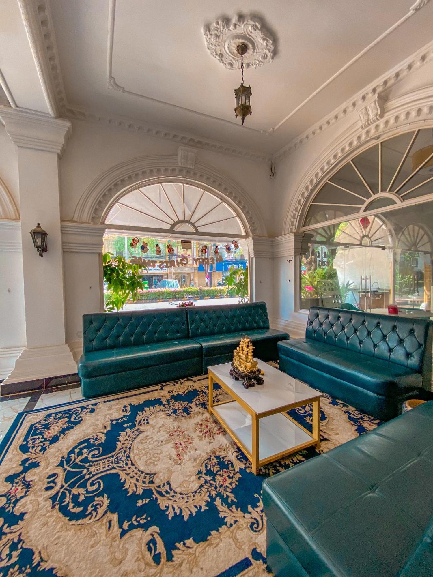 Le Casablanca Hotel Phnom Penh Exteriör bild