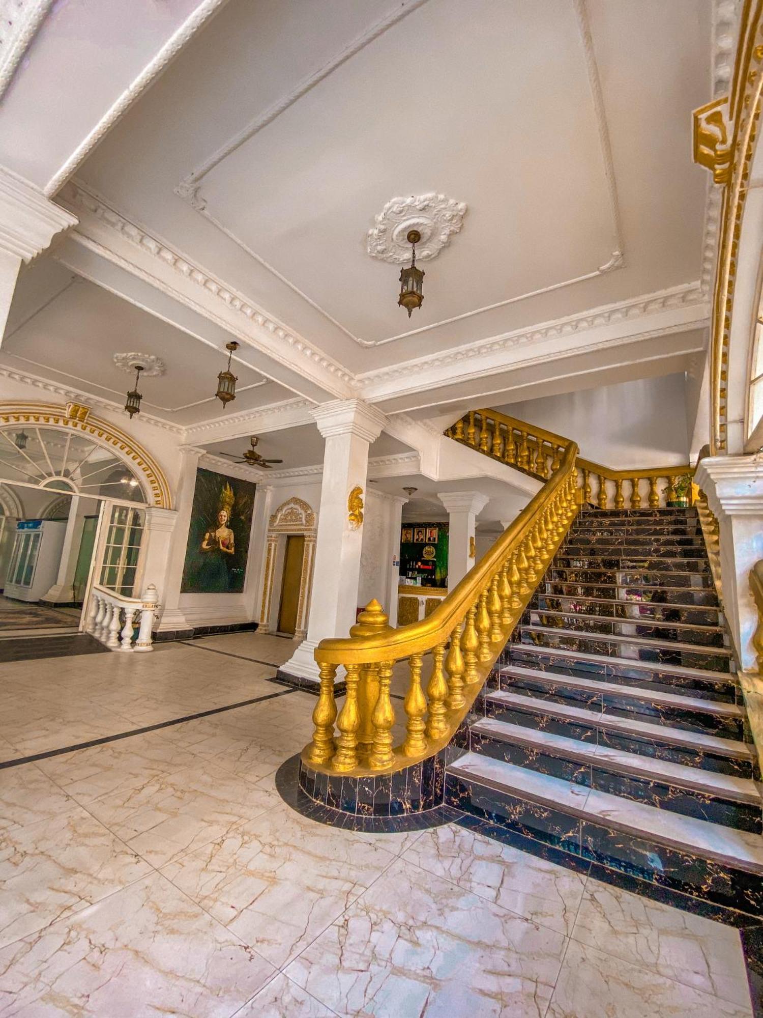 Le Casablanca Hotel Phnom Penh Exteriör bild